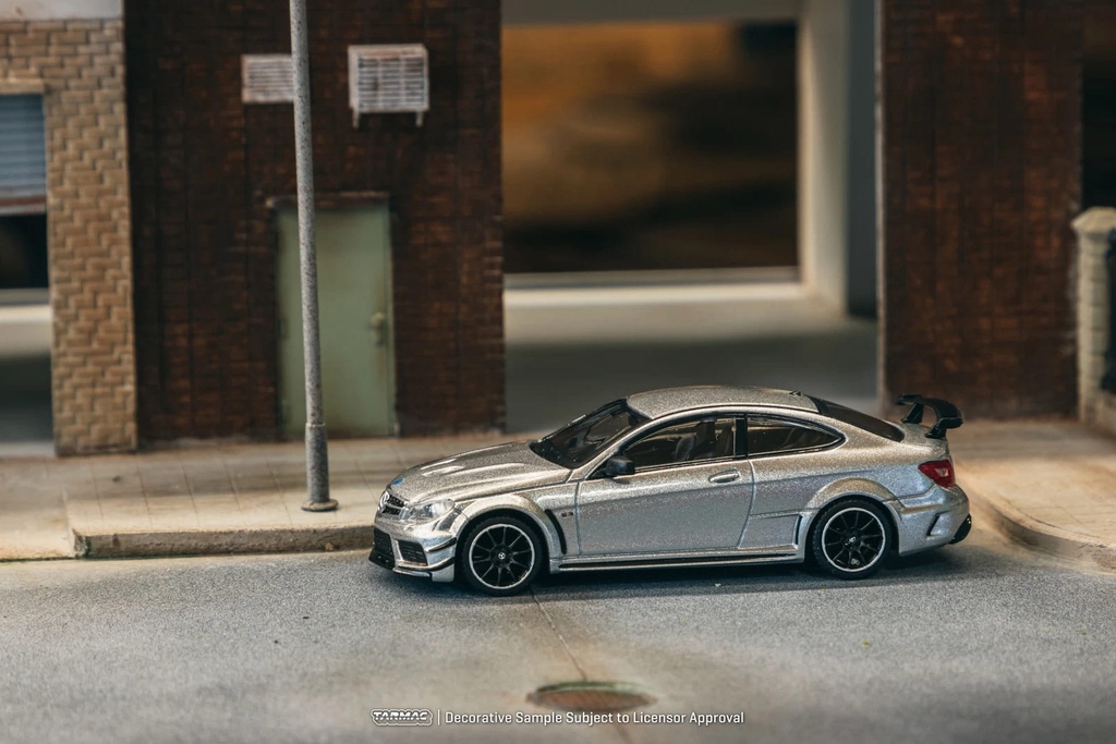 Tarmac Works 1/64 Mercedes-Benz C 63 AMG Coupe Black Series Silver Metallic Global64  Diecast Car
