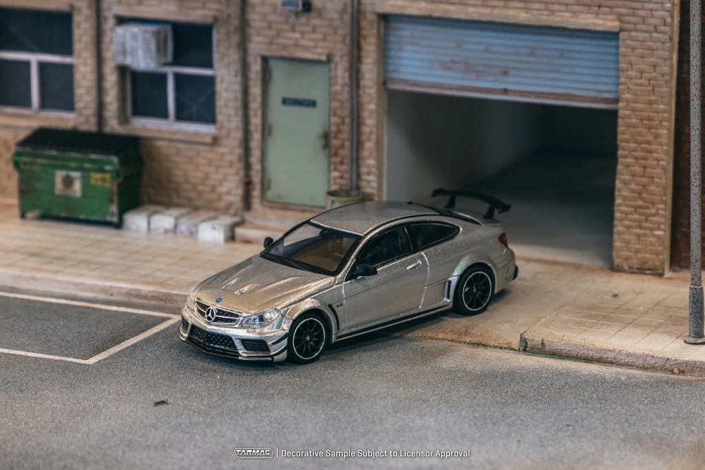 Tarmac Works 1/64 Mercedes-Benz C 63 AMG Coupe Black Series Silver Metallic Global64  Diecast Car