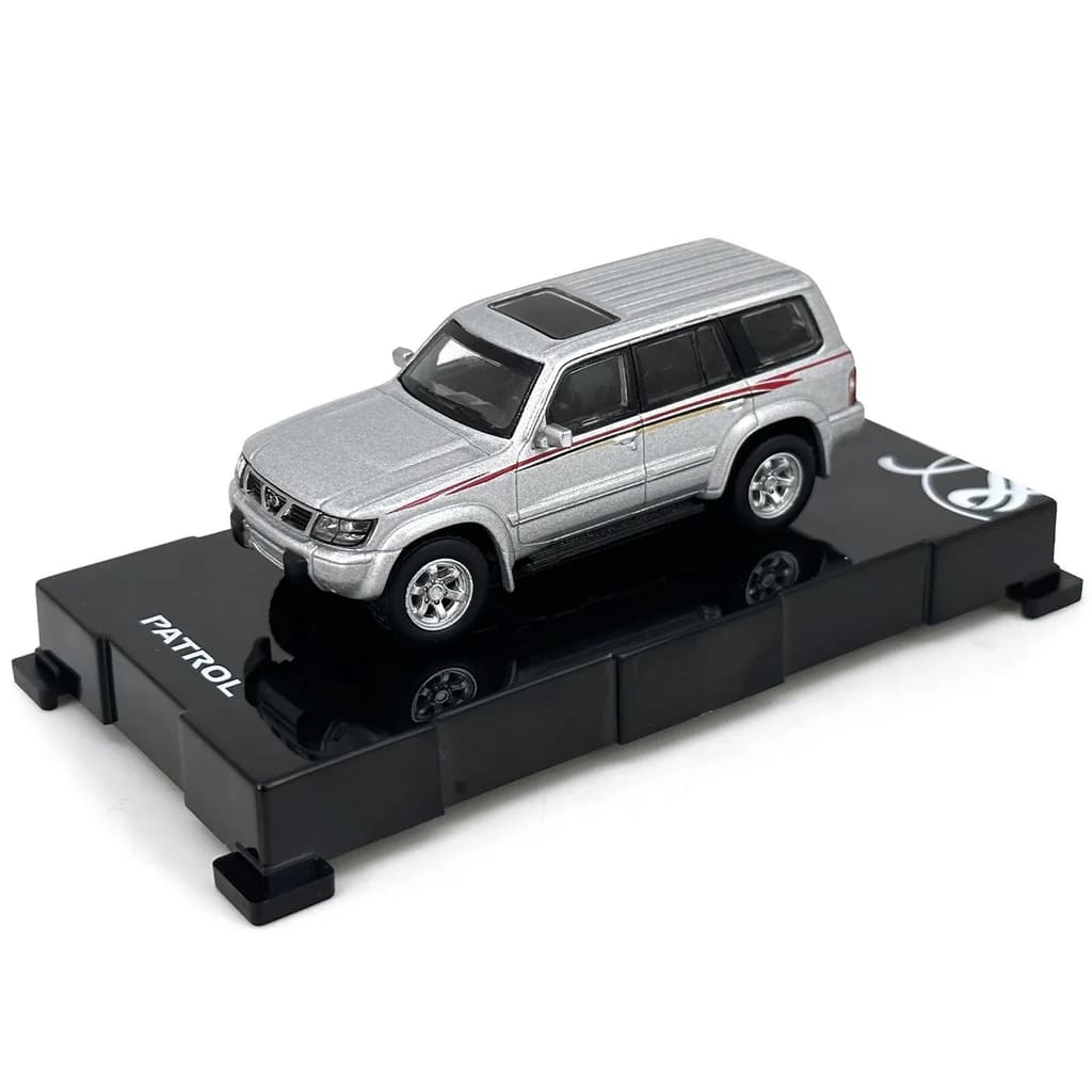 Paudi 1/64 Nissan Patrol Y61 1998 Silver Diecast Car